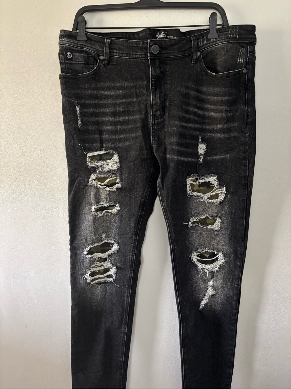 Distressed Black Men’s Slim Taper Fit Jeans